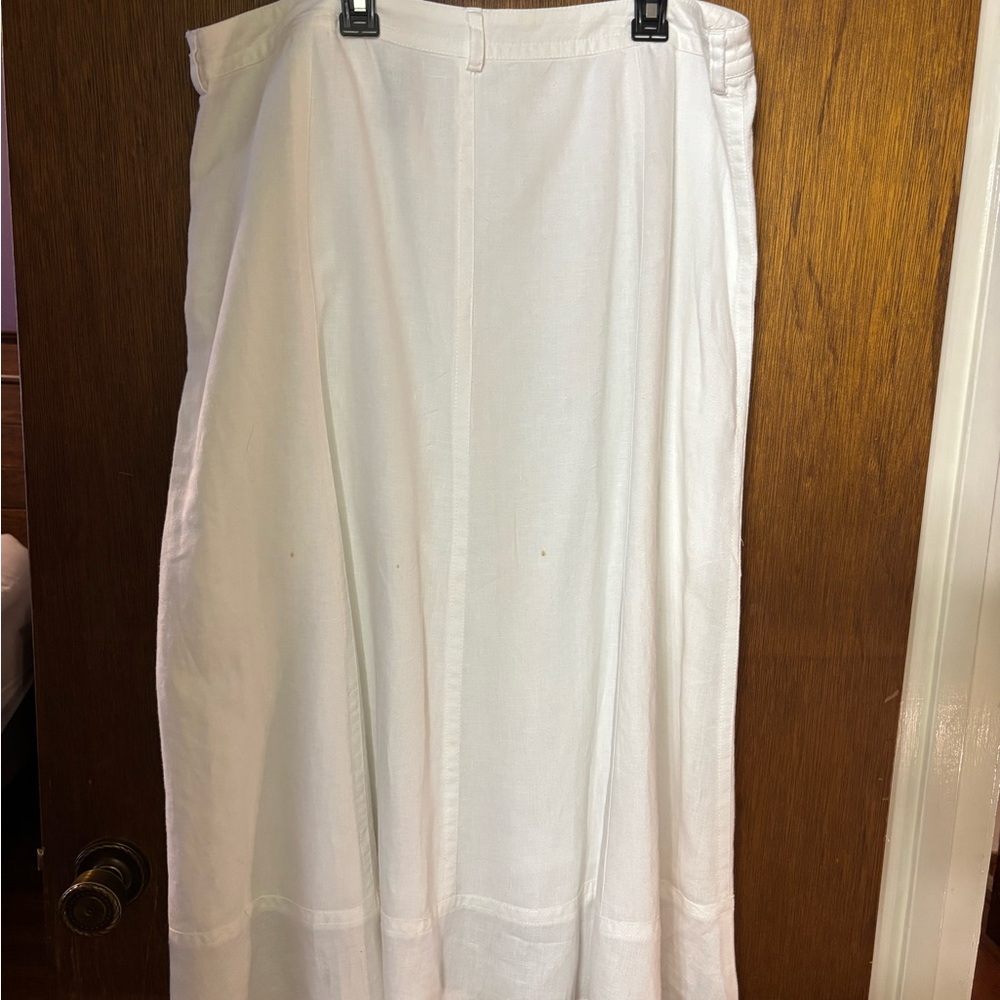 Liz Claiborne White Midi Skirt